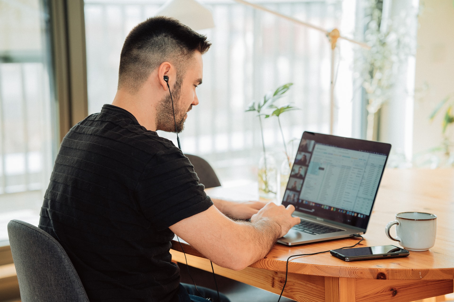 Transitions collectives, un dispositif de reconversion professionnelle