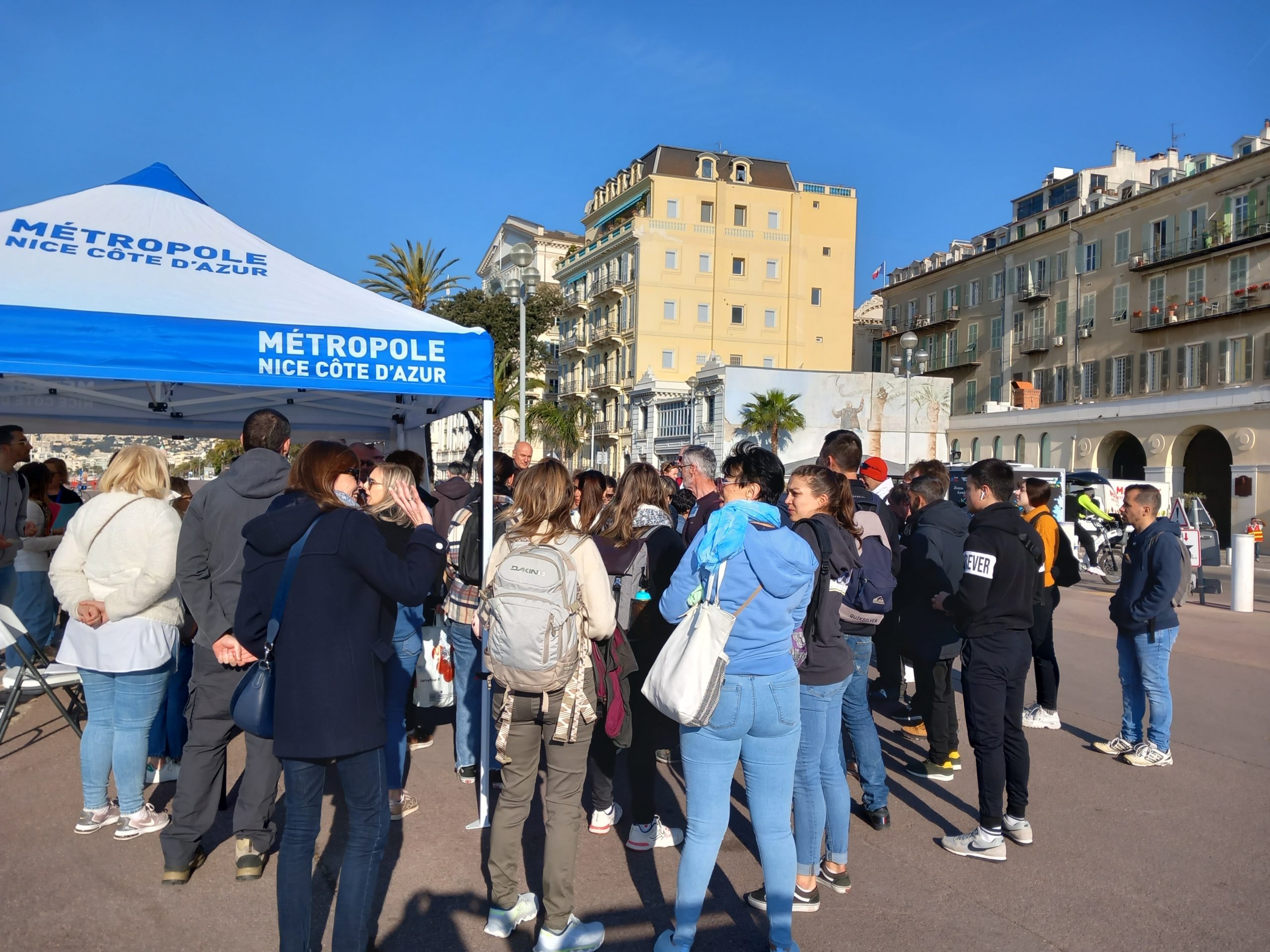 Opération éco-citoyenne nettoyage de plage : Les soft skills au cœur du recrutement